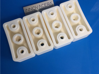 Complex 99% Alumina Ceramic Insulator Plates With Holes