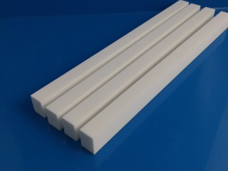 Use of machinable glass ceramic insulating rods in the medical industry