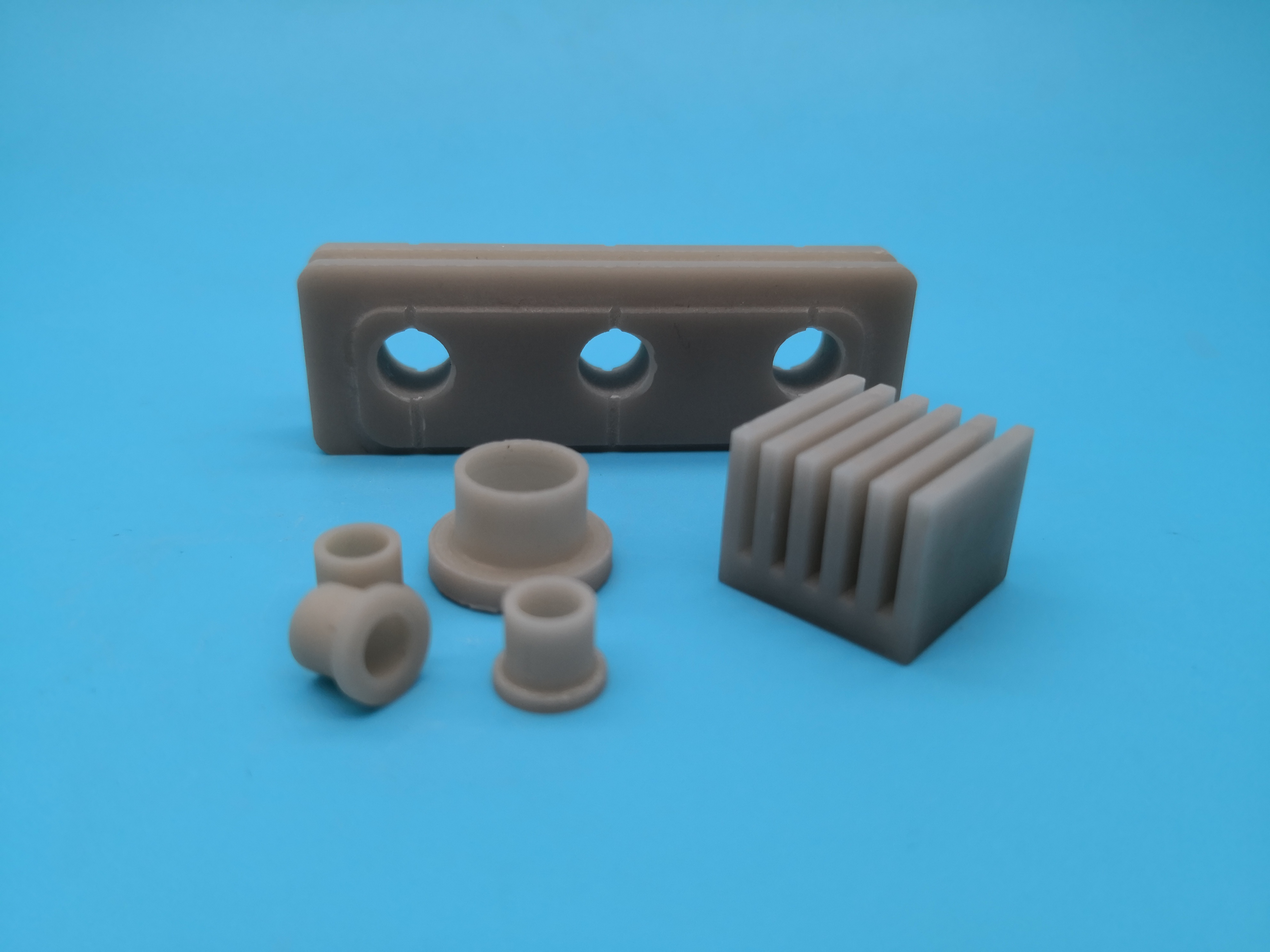 High thermal conductivity aluminum nitride (AlN) ceramic components