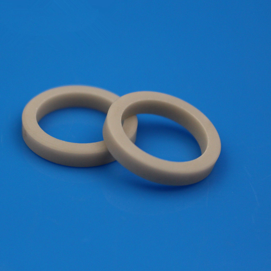 Aluminium nitride ceramic rings