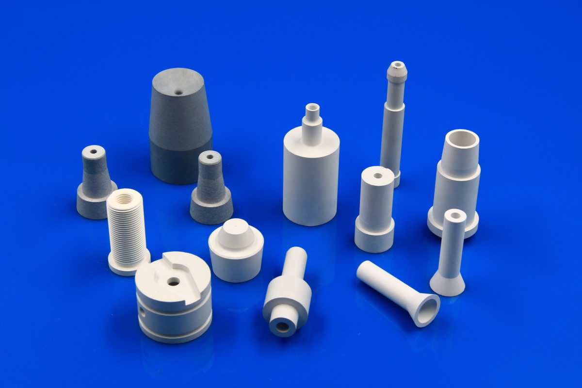 Boron nitride atomization nozzles